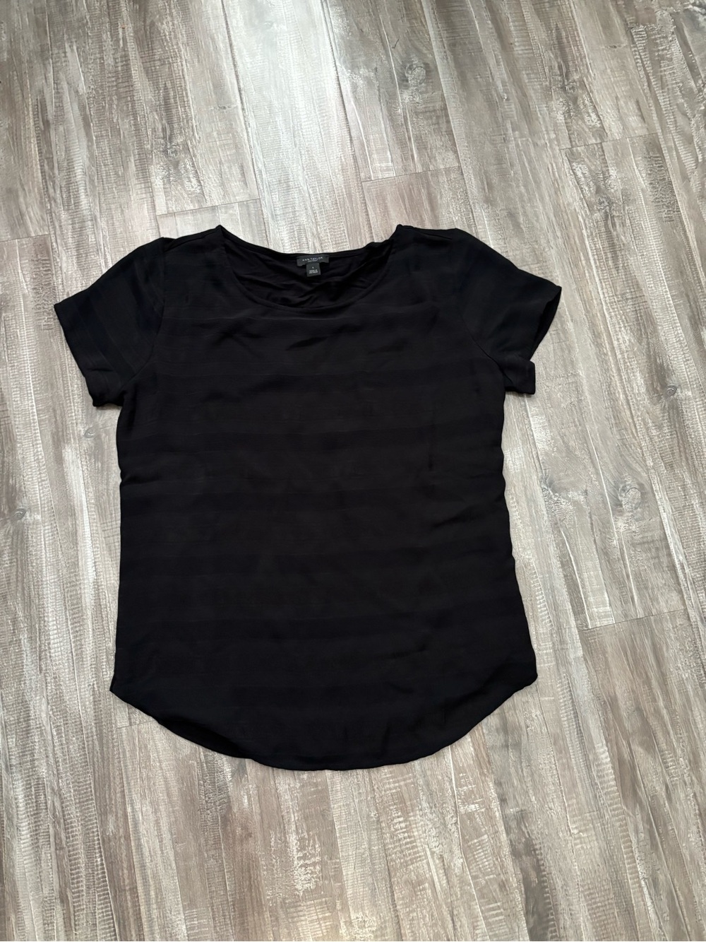 Ann Taylor Black Short-Sleeve Crew Neck Tee